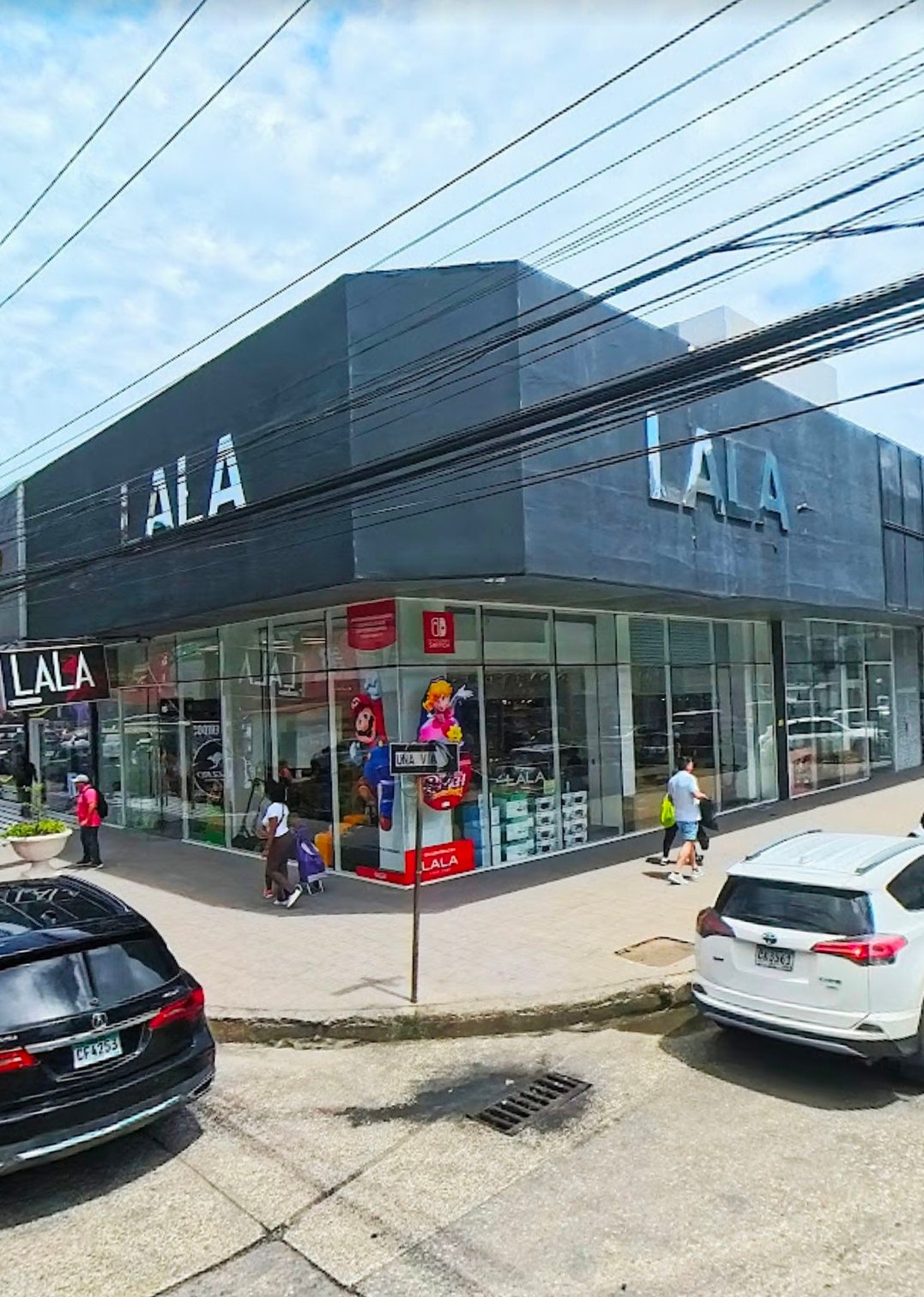 Edificio de Locales Comerciales, Colón